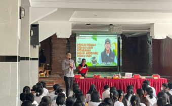 Sosialisasi Pemilu, Bawaslu Denpasar Sambangi SMK PGRI 3 Denpasar