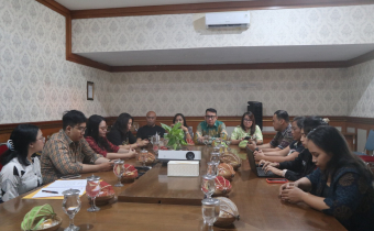 Perwakilan Perguruan Tinggi menghadiri rapat di Bawaslu Kota Denpasar